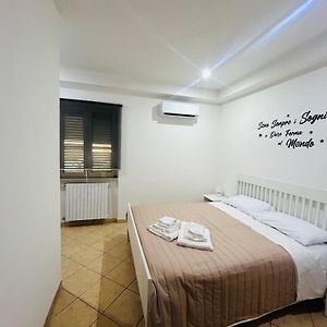 Camera grande con letto king size